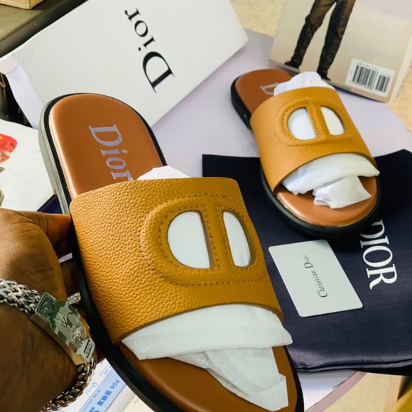 Footwear’s - Picture 2 of 4